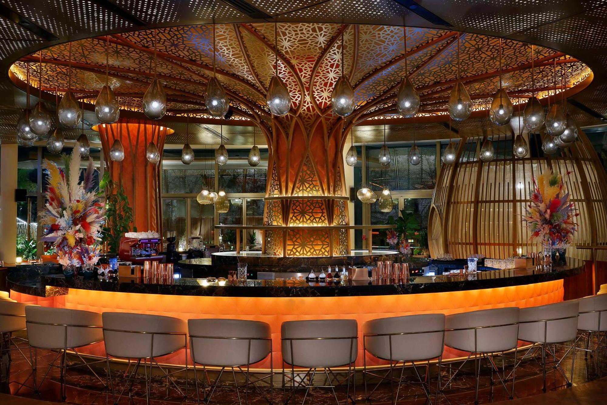 Waldorf Astoria Doha Lusail Exterior foto The bar at the lobby